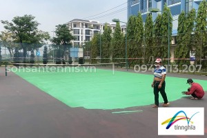 Trùng tu sơn lại 2 sân tennis Vạn Phúc 2