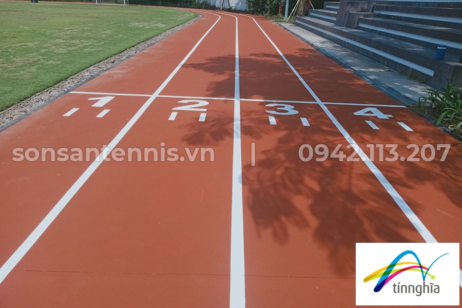 Thi công Sơn sửa đường chạy điền kinh 1